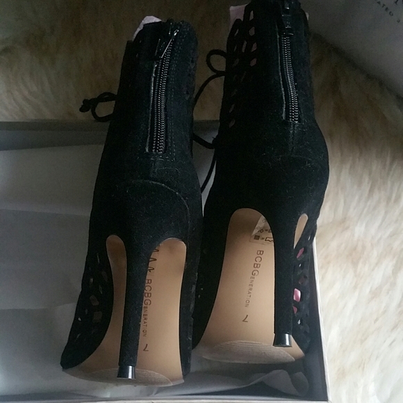 Leather Suede BCBG cutout Ankle Booties heels - Picture 2 of 6